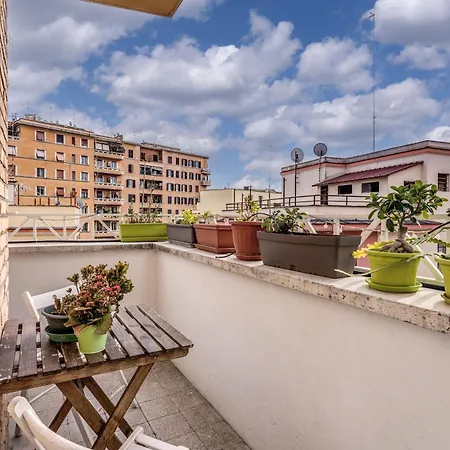Bright Near Metro - Cardinals Retreat Apartment Rome